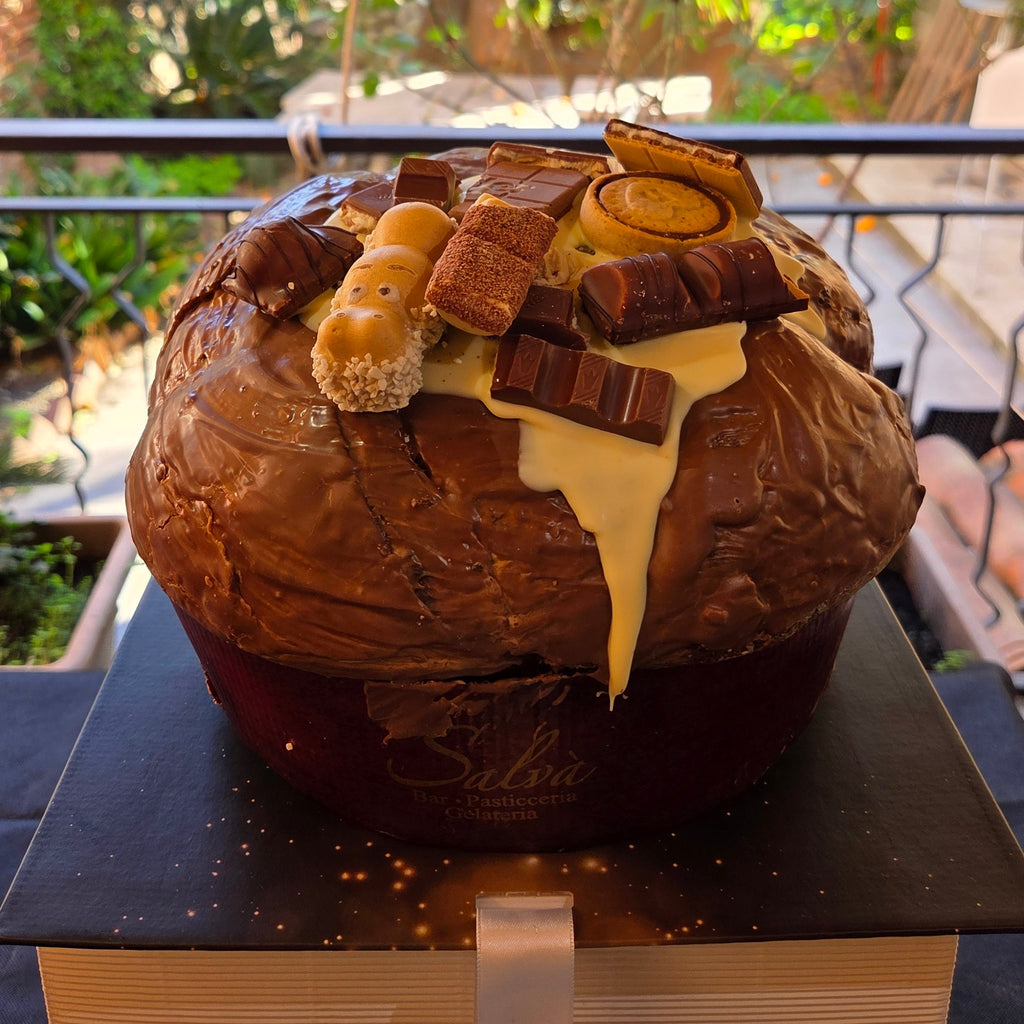 Confezione regalo del panettone artigianale Pasticceria Salvà alla nocciola
