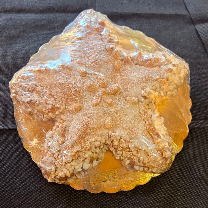 Dolce Stella di Natale artigianale ricoperta di mandorle e confezionata